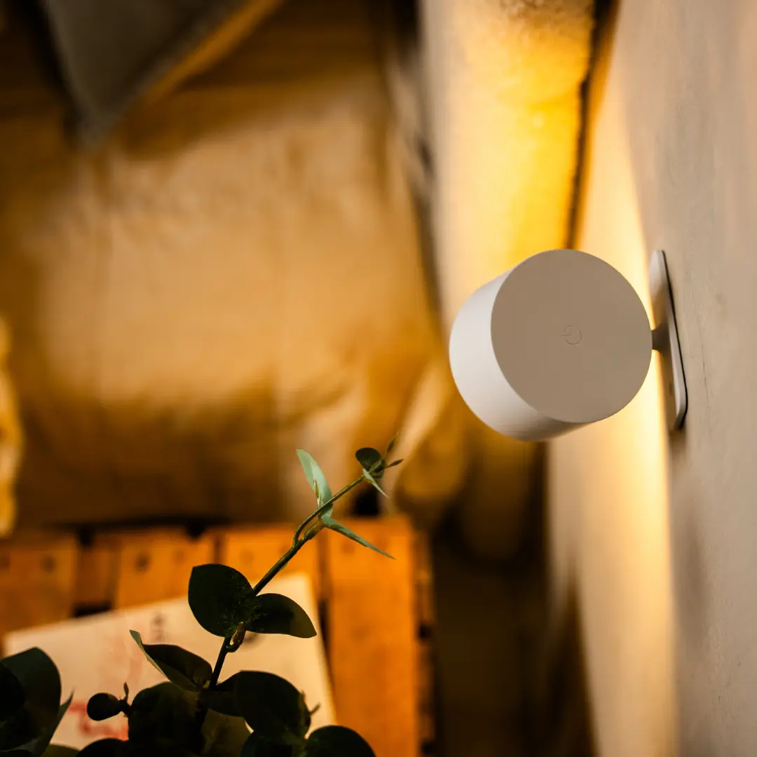 Wireless Wall Lamp — Ambient Light with the Touch of a Button