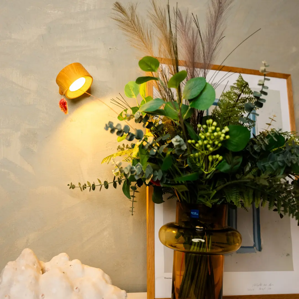 Wireless Wall Lamp — Ambient Light with the Touch of a Button